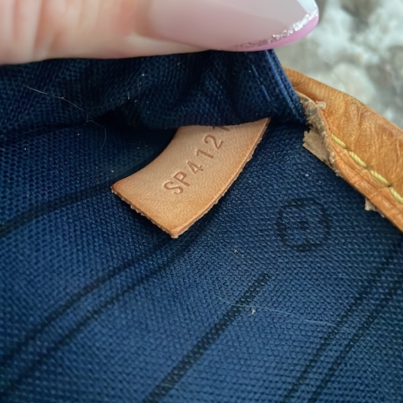 Louis Vuitton Neverfull monogrammed bag navy inside - Picture 8 of 8
